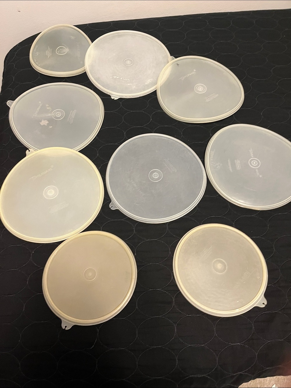 Lot- Tupperware Lids, assorted